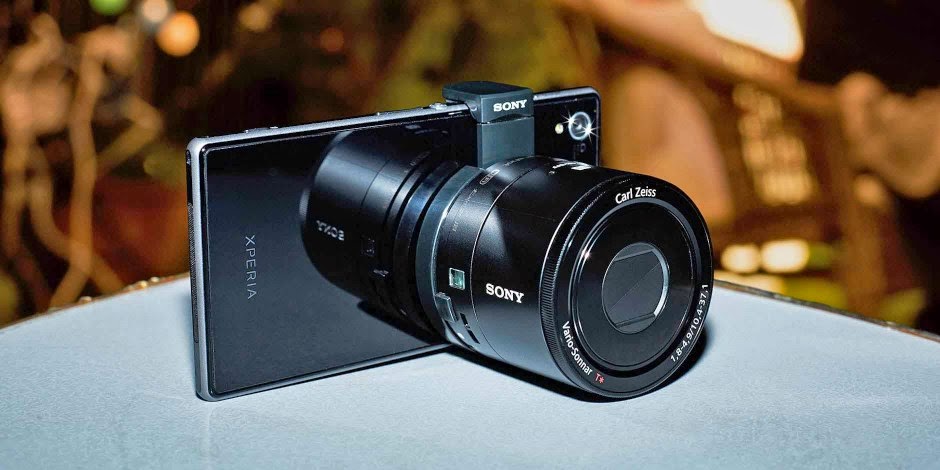Sony’s Lens-Style Camera